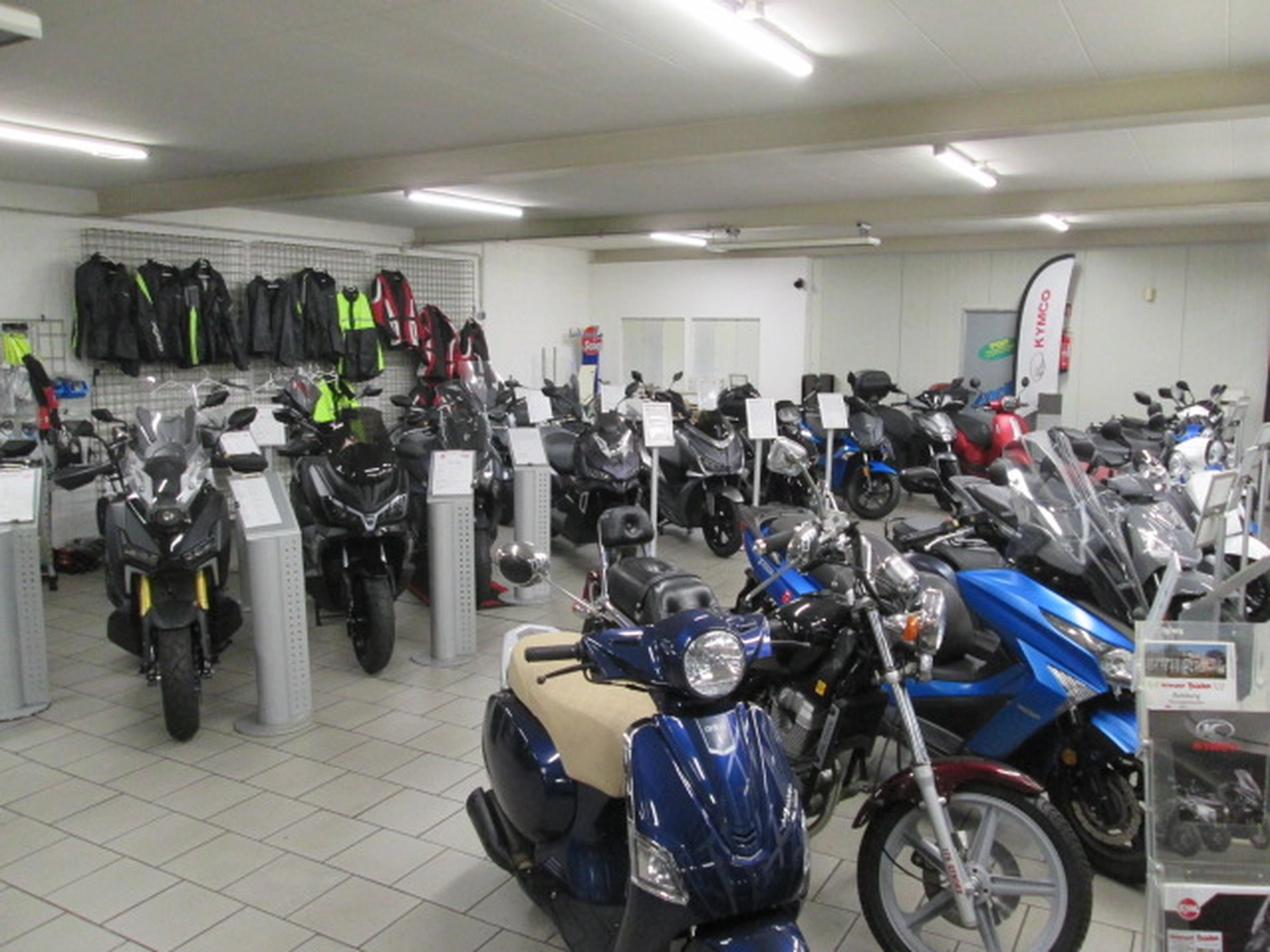 Motorsport Brinker - Motorräder & Scooter in Duisburg - Aufnahme aus dem Geschäft
