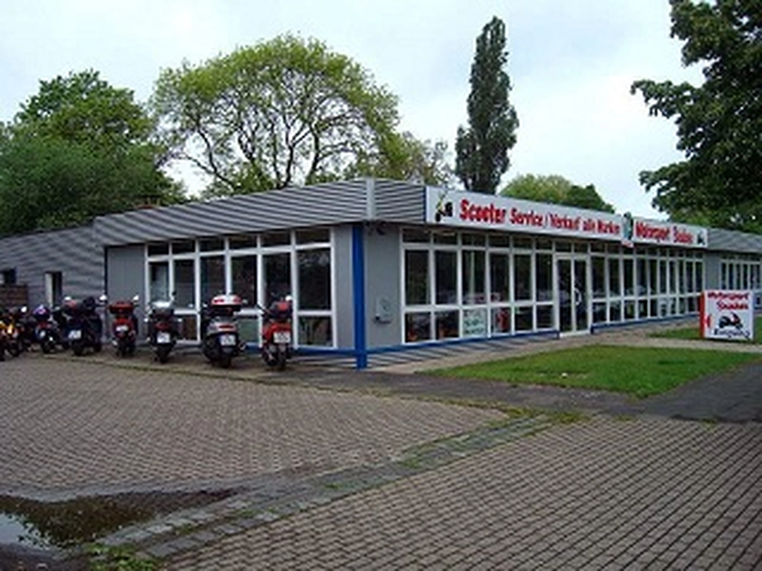 Motorsport Brinker - Motorräder & Scooter in Duisburg - Aufnahme aus dem Geschäft