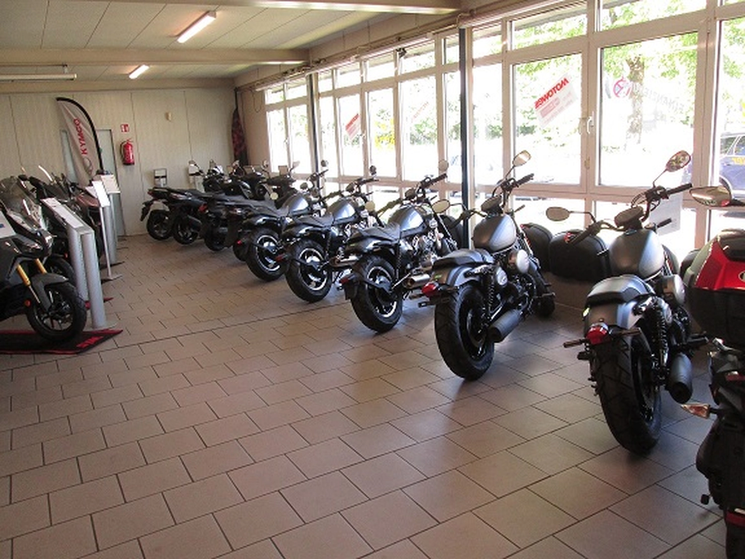 Motorsport Brinker - Motorräder & Scooter in Duisburg - Aufnahme aus dem Geschäft